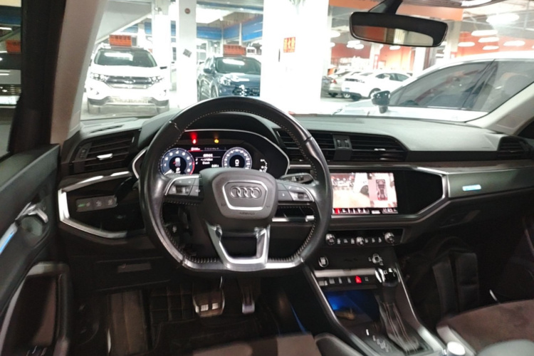 Audi Q3 2021 immagine di auto #11