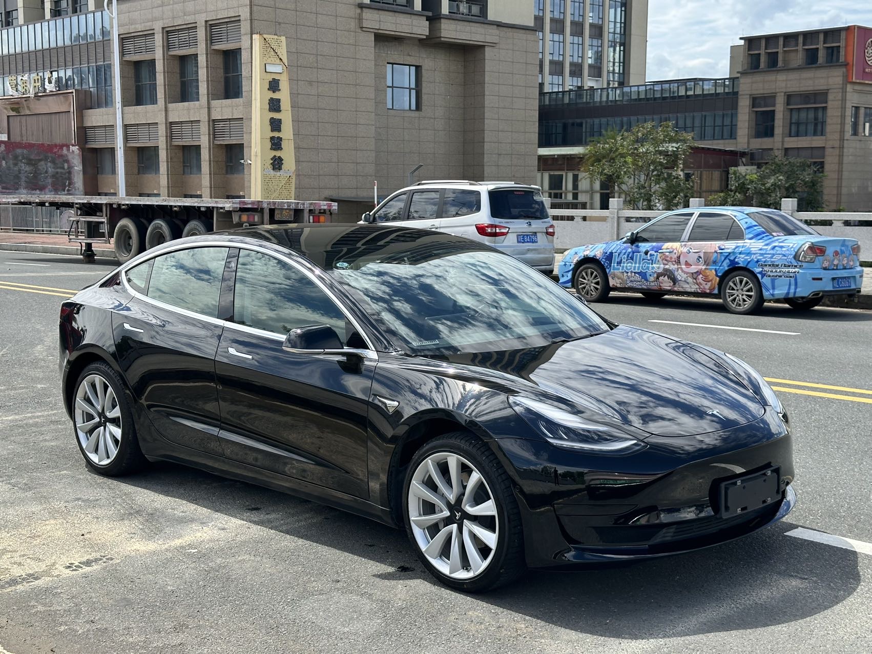 Tesla Model 3 2020 car image #3