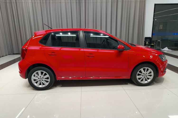 Volkswagen Polo 2014 car image #11