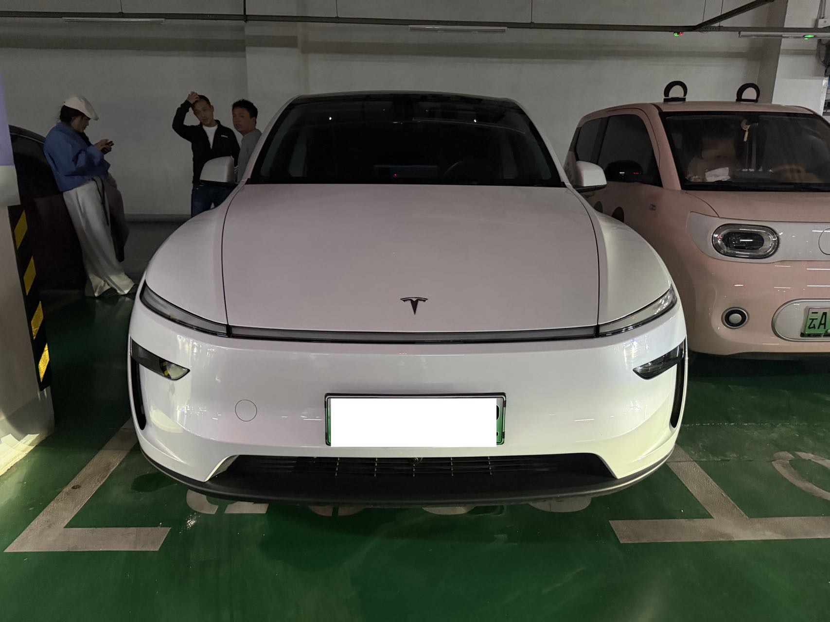 Tesla Model Y 2025 #2 Tesla Model Y 2025 car image #2