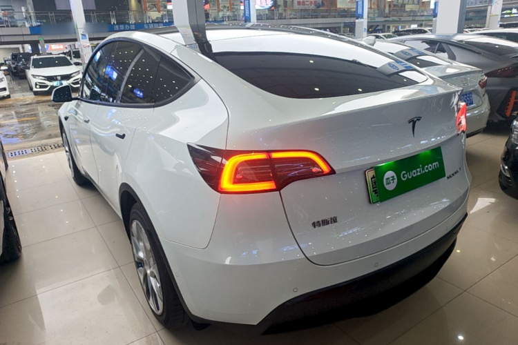 Tesla Model Y 2022 #5 Tesla Model Y 2022 immagine di auto #5