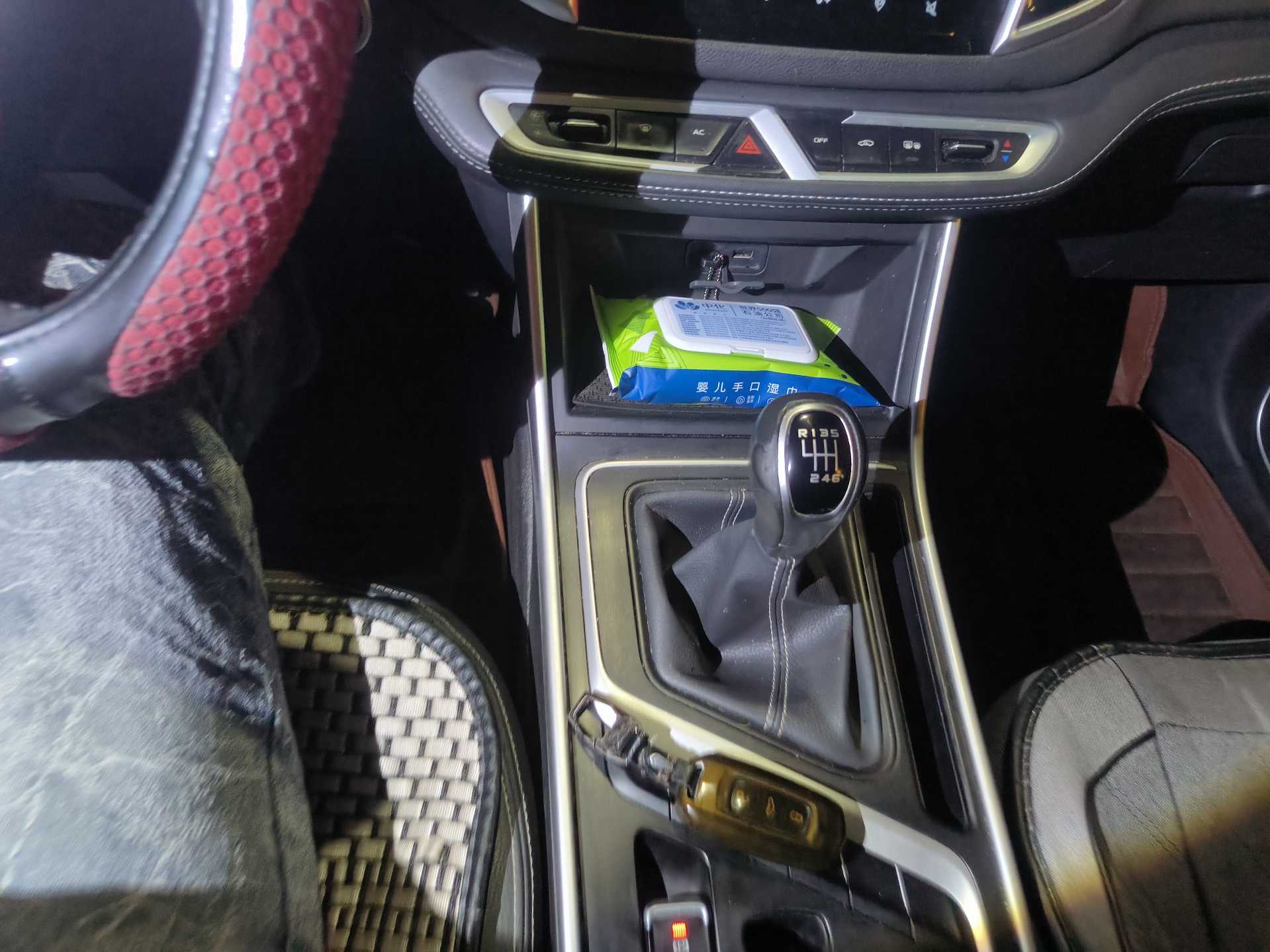 GEELY Vision X6 2020 immagine di auto #17