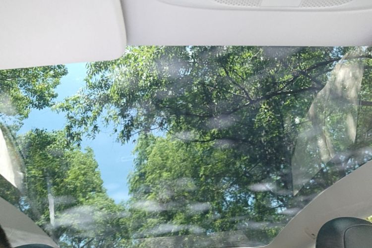Tesla Model Y 2022 car image #18