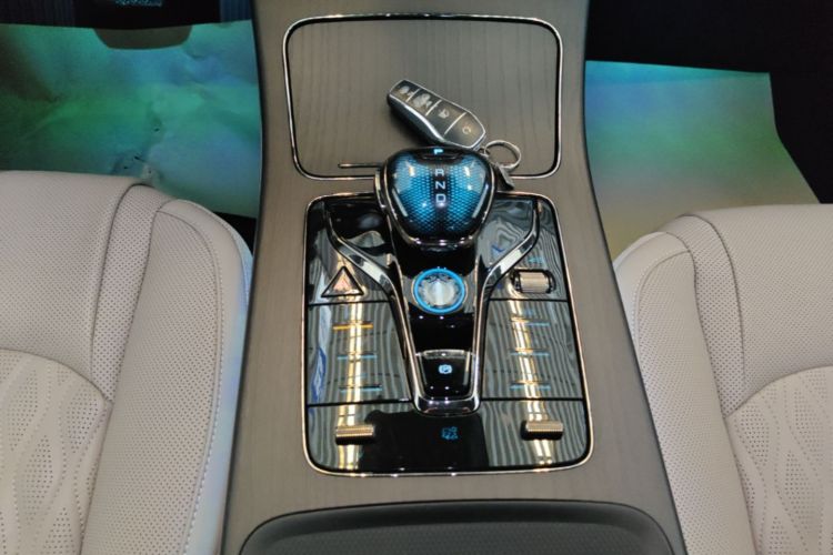 BYD Han 2025 #14 BYD Han 2025 immagine di auto #14
