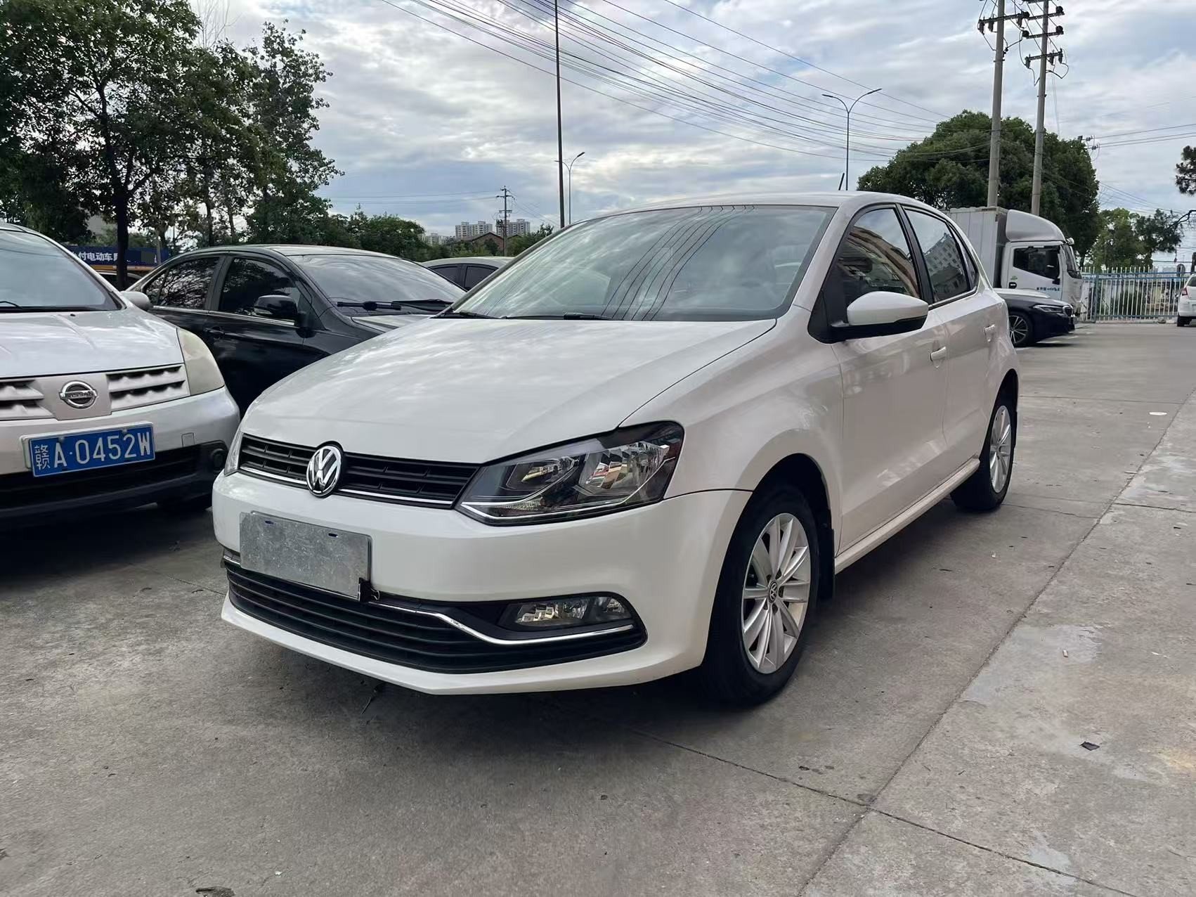 Volkswagen Polo 2015 car image 