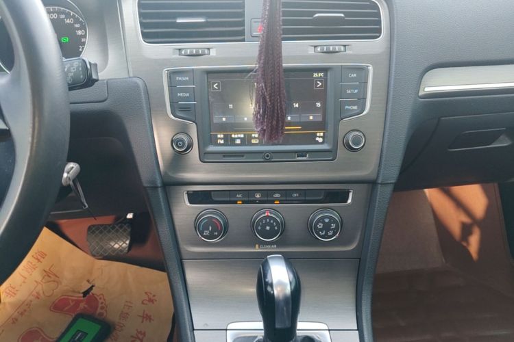 Volkswagen Golf 2016 car image #13