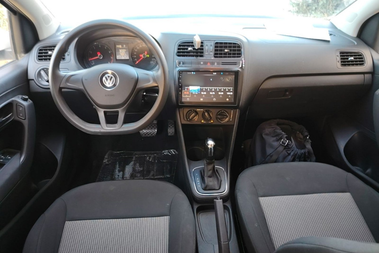 Volkswagen Polo 2019 car image #11