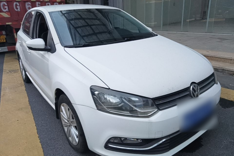 Volkswagen Polo 2015 car image #6