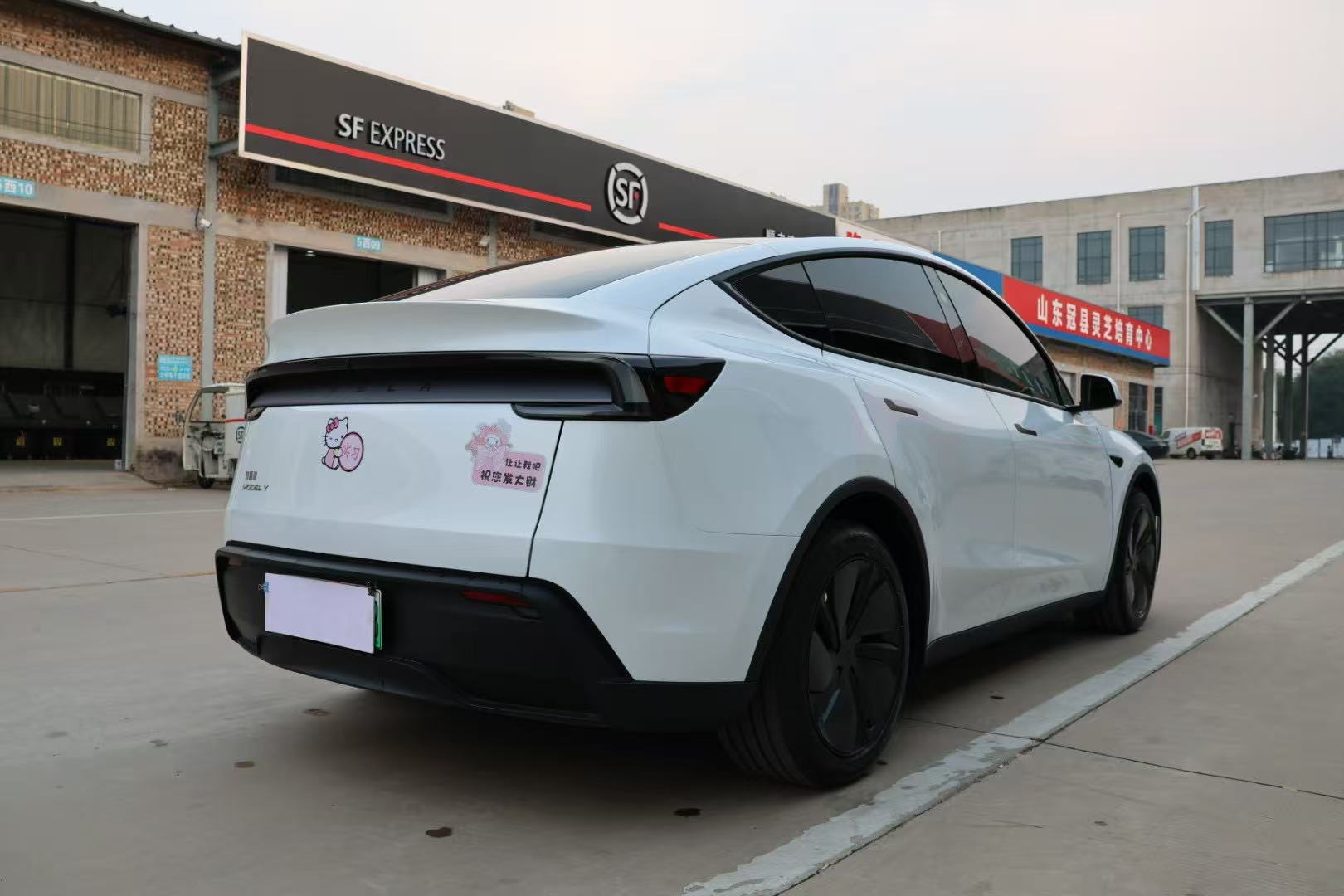 Tesla Model Y 2026 car image #9