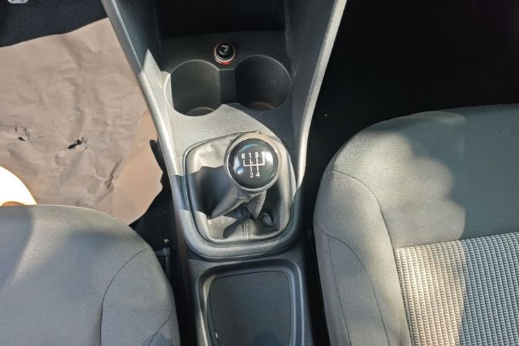Volkswagen Polo 2015 car image #14
