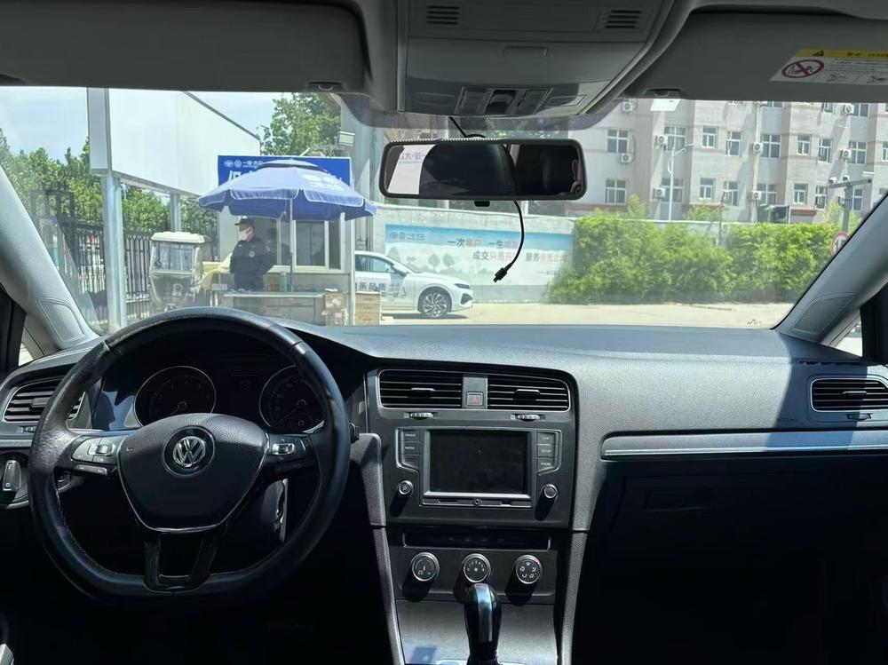 Volkswagen Golf 2017 car image #7