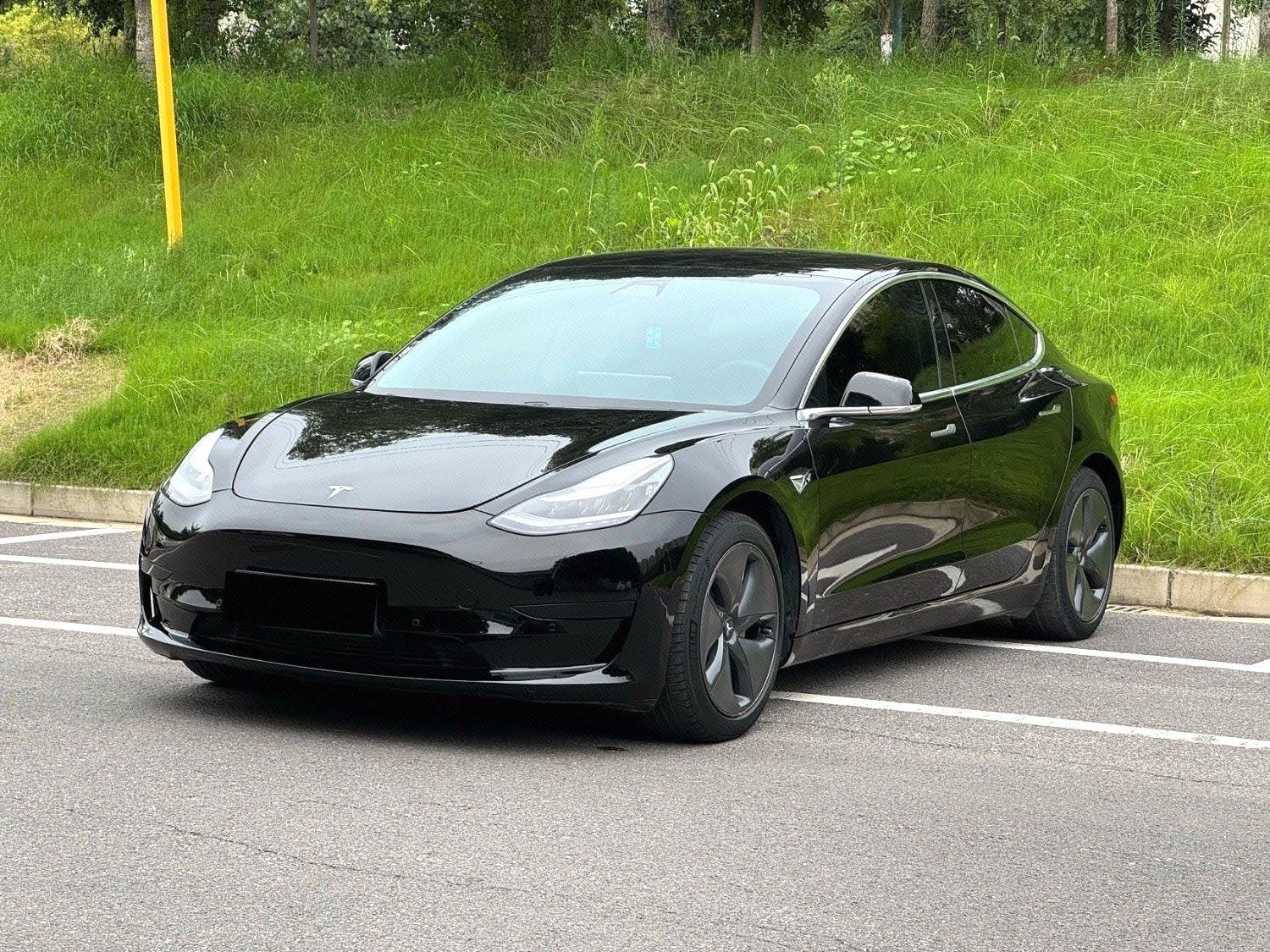 Tesla Model 3 2021 car image 