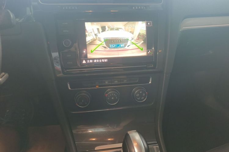 Volkswagen Golf 2019 car image #13