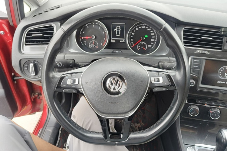 Volkswagen Golf 2017 car image #11