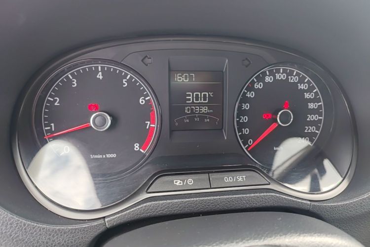 Volkswagen Polo 2016 car image #12