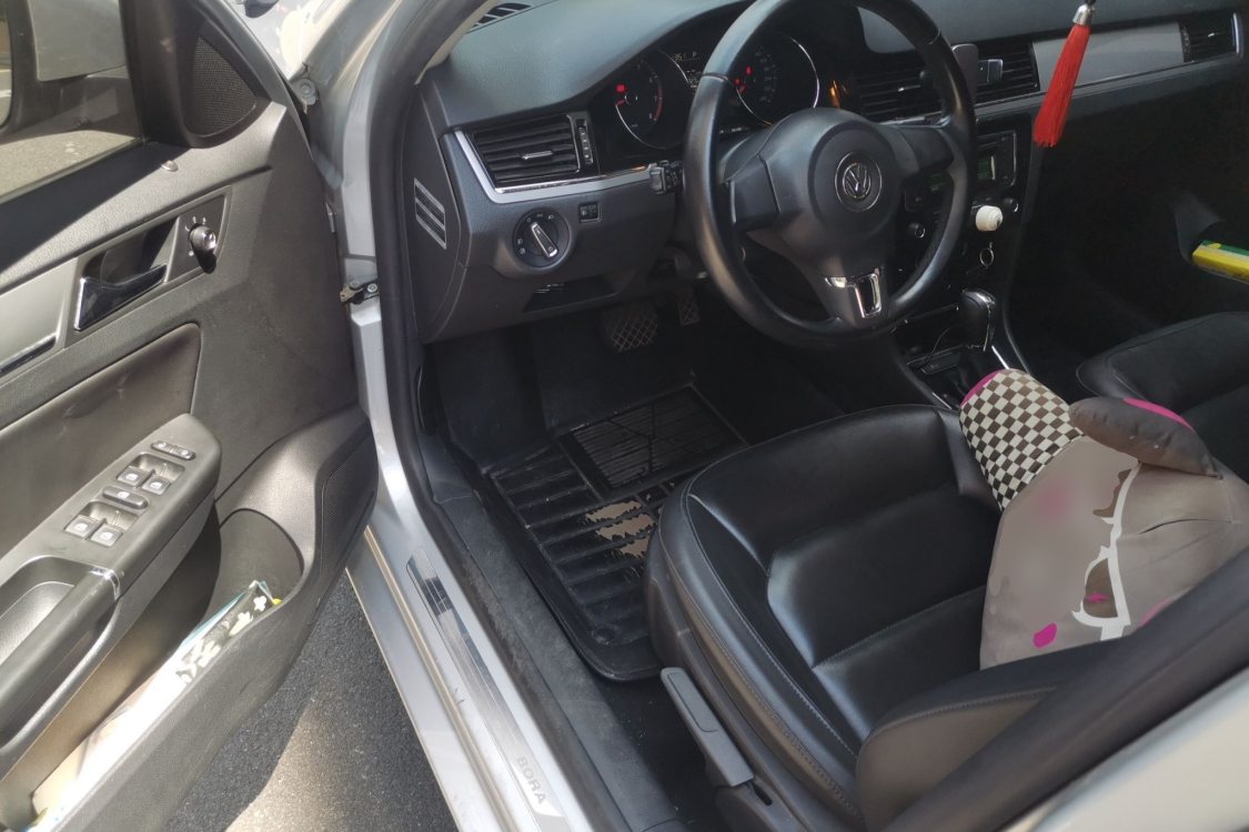 Volkswagen Bora 2014 car image #25