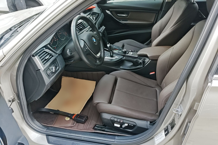 BMW 3 Series 2018 car image #15