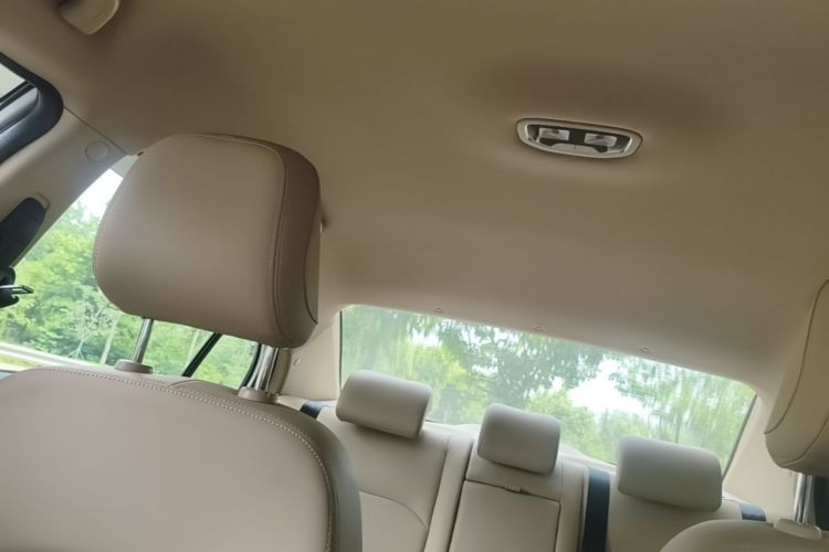 GEELY Emgrand 2019 car image #18