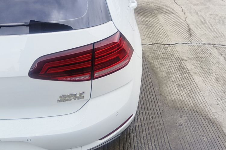 Volkswagen Golf 2020 car image #8