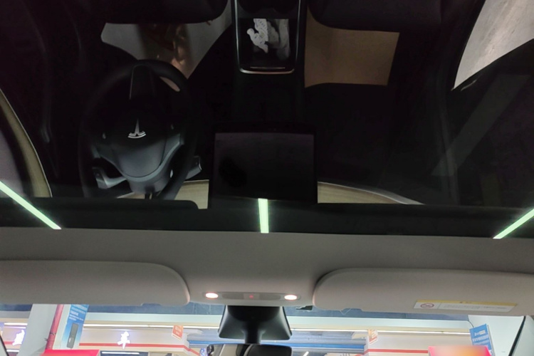 Tesla Model Y 2022 car image #18