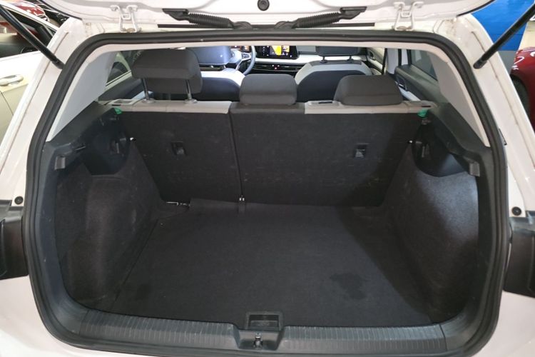 Volkswagen Golf 2023 car image #21