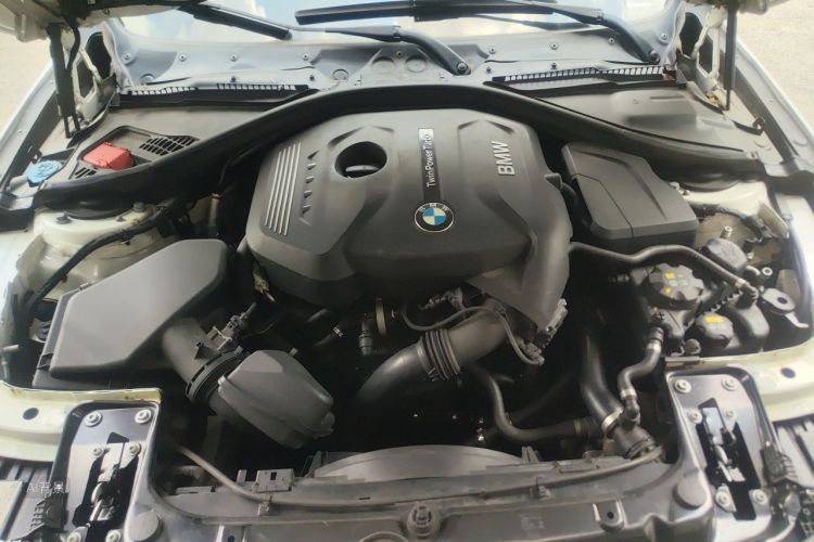 BMW 3 Series 2019 car image #22