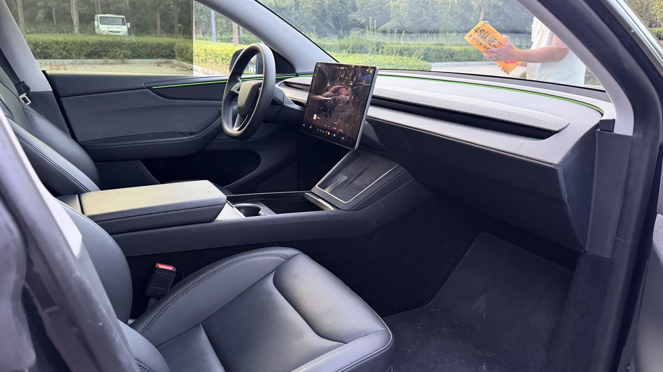 Tesla Model Y 2025 immagine di auto #8