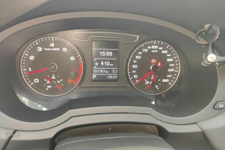 Audi Q3 2016 car image #14