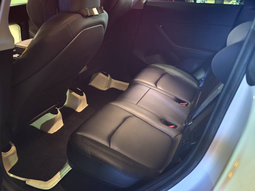 Tesla Model Y 2023 #4 Tesla Model Y 2023 car image #4