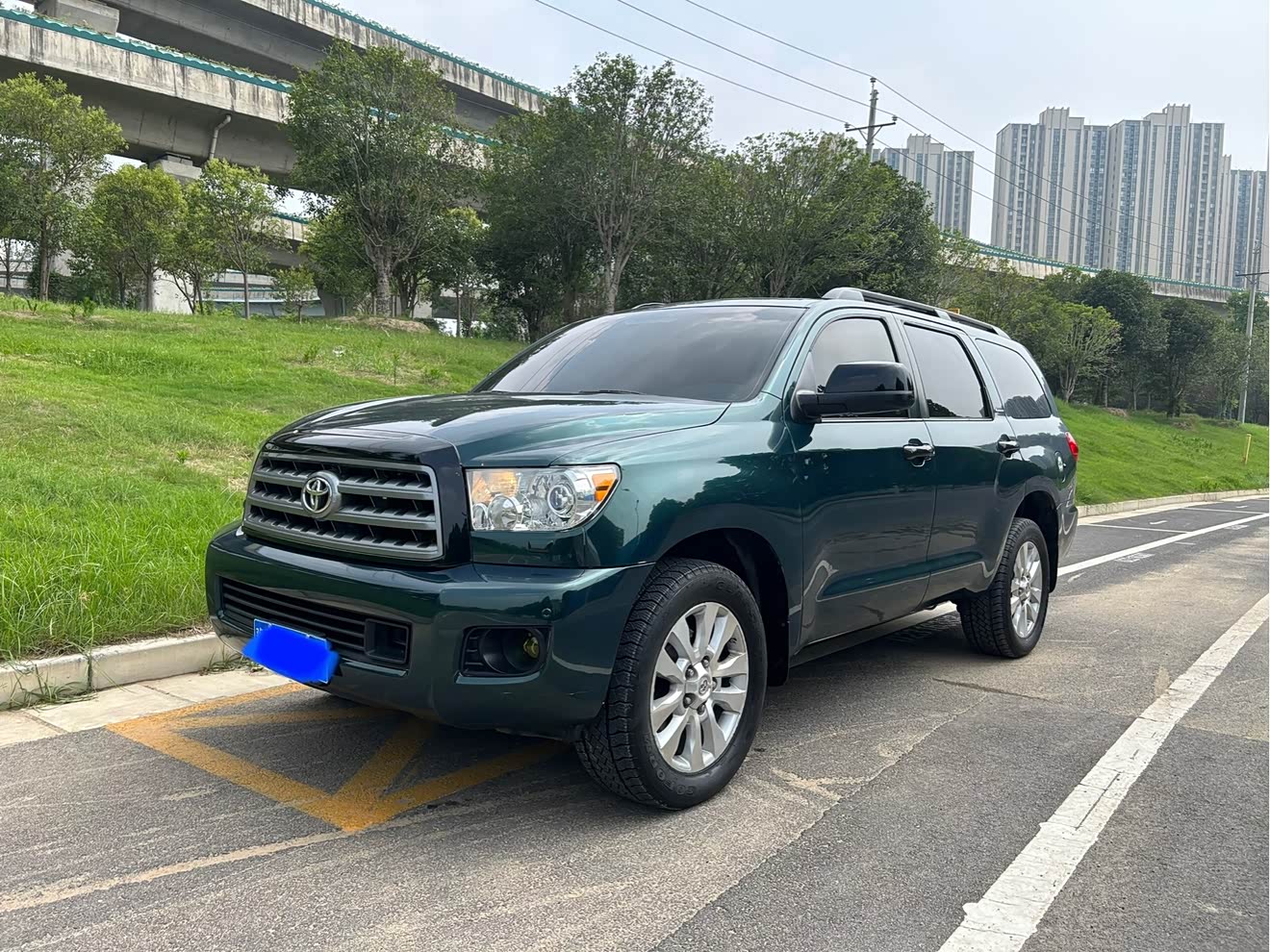 Toyota Sequoia 2010 汽车图片 
