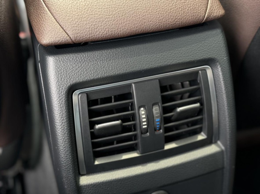 BMW 3 Series 2019 car image #9