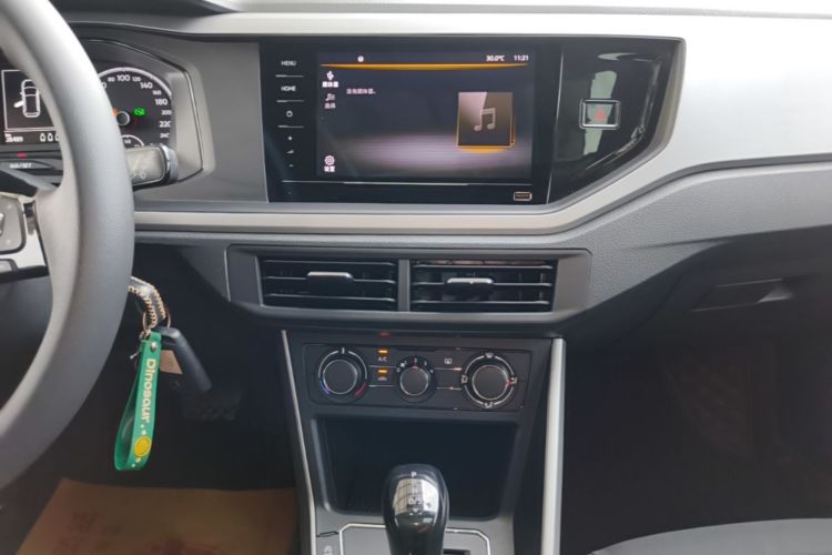 Volkswagen Polo 2021 car image #13