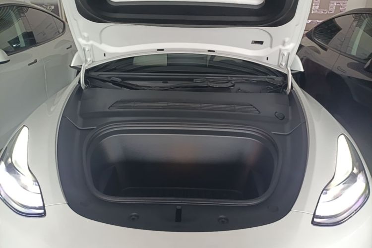 Tesla Model Y 2024 صورة سيارة #22