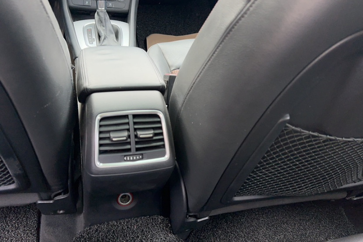 Audi Q3 2017 car image #13