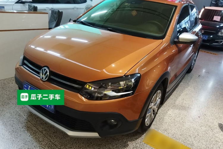 Volkswagen Polo 2015 car image #2