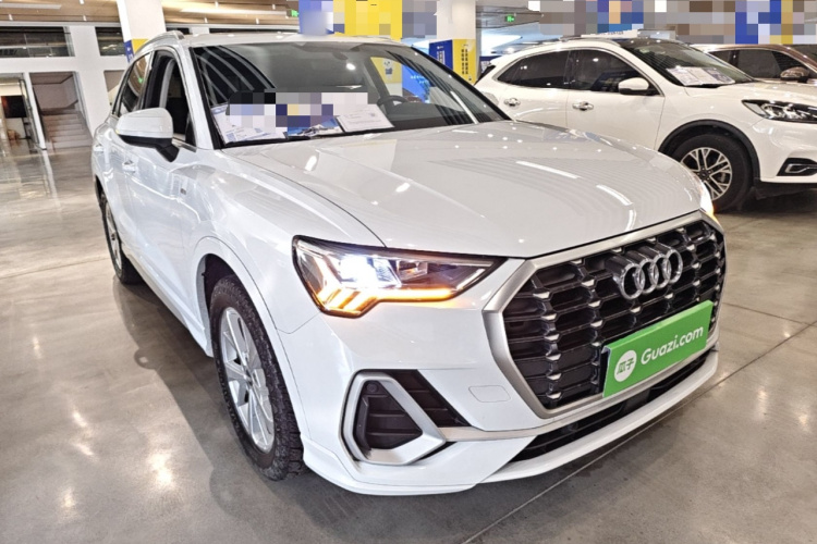 Audi Q3 2019 car image #4