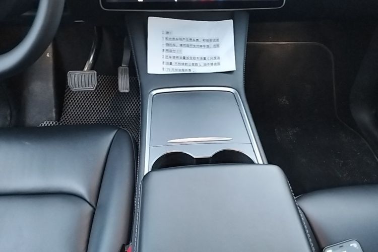 Tesla Model Y 2022 car image #14