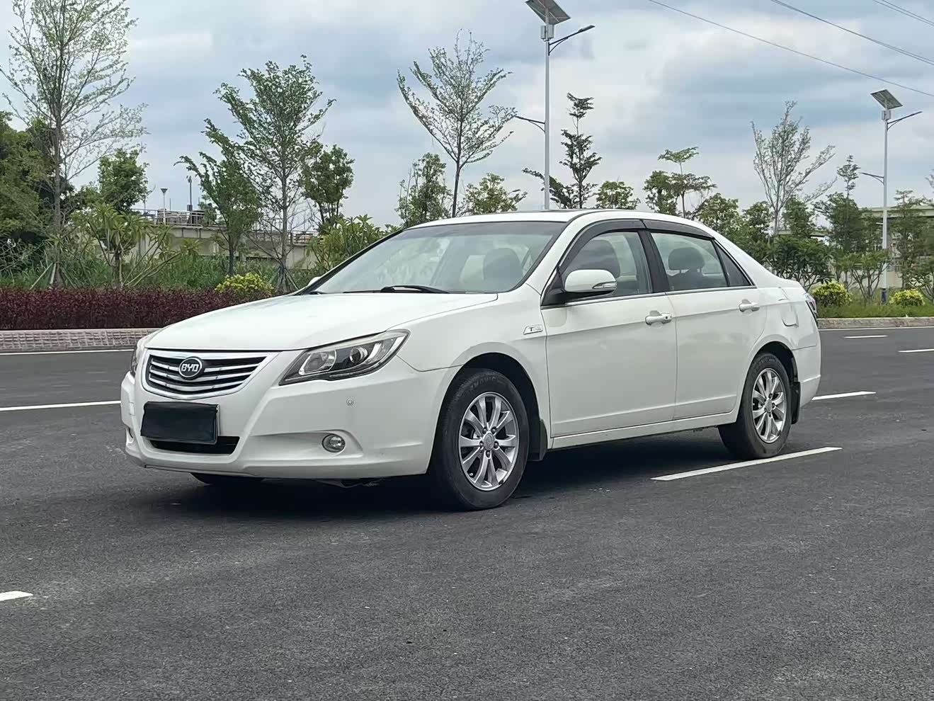 BYD G6 2013 car image 