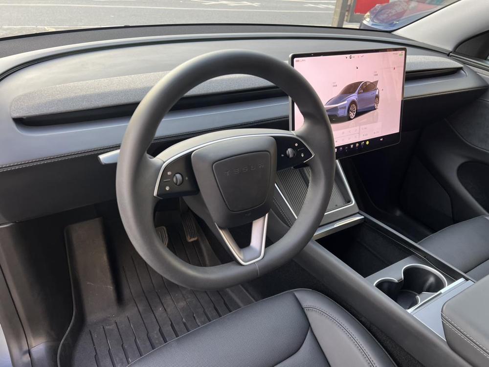 Tesla Model Y 2025 #16 Tesla Model Y 2025 immagine di auto #16