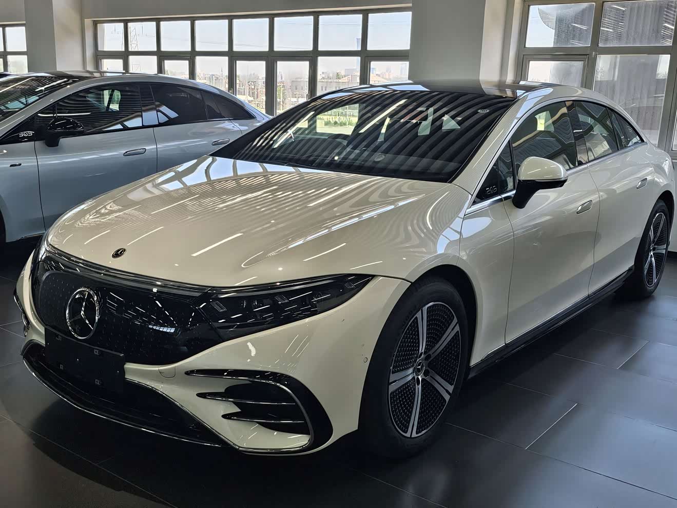 Mercedes-Benz EQS Class 2025 car image 