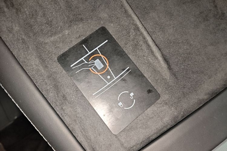Tesla Model 3 2023 car image #9