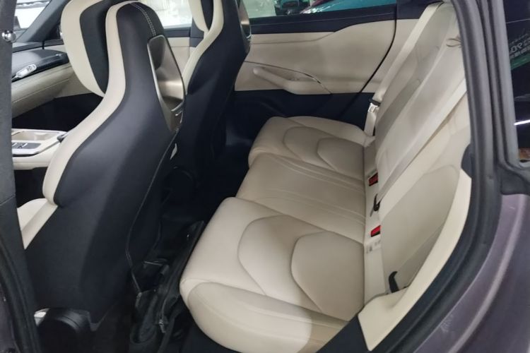 MI SU7 2025 immagine di auto #17