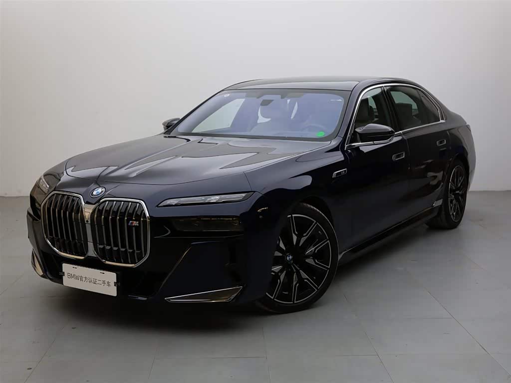 BMW M760Le car image 