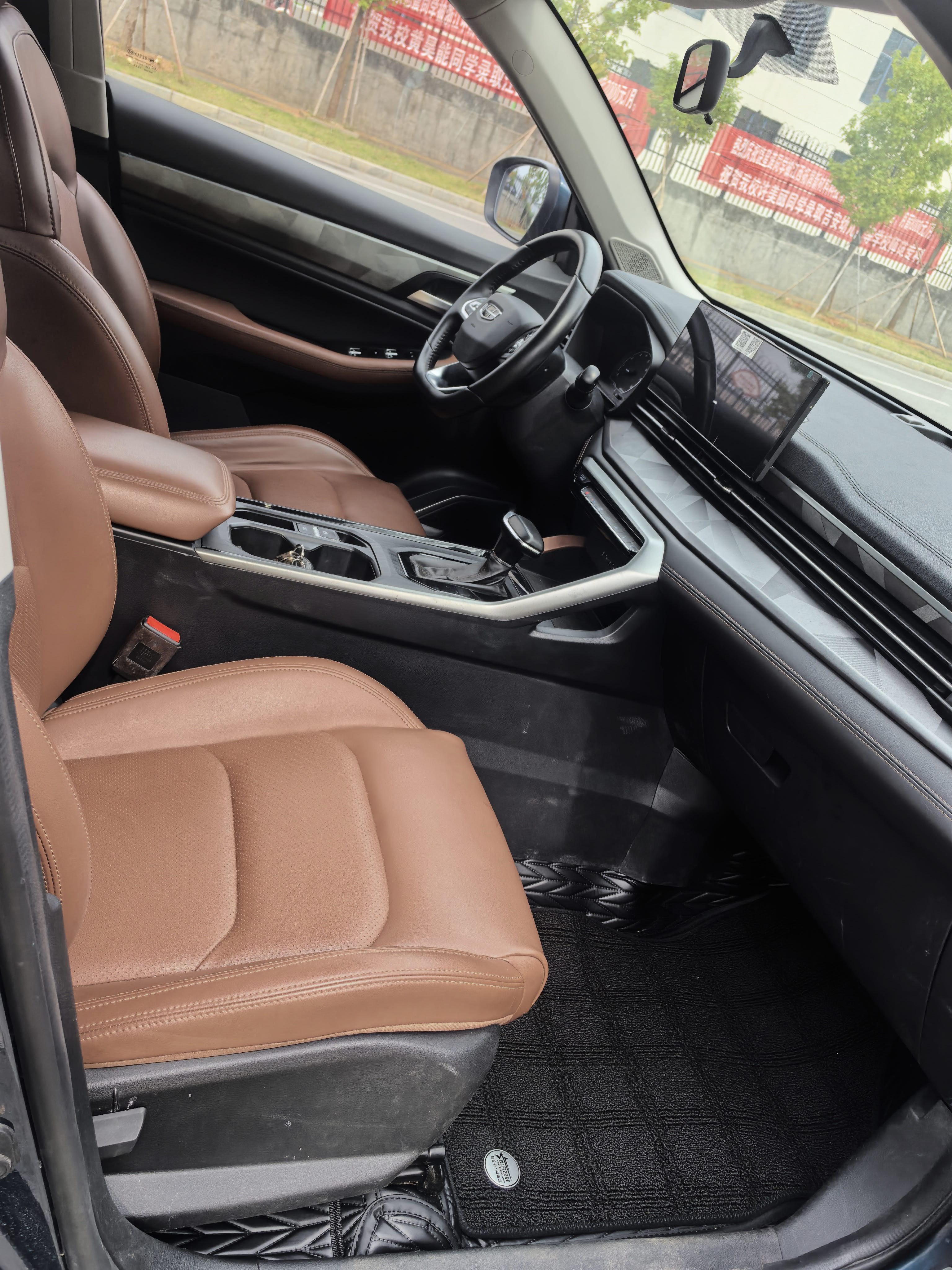 GEELY Vision X6 2023 car image #5