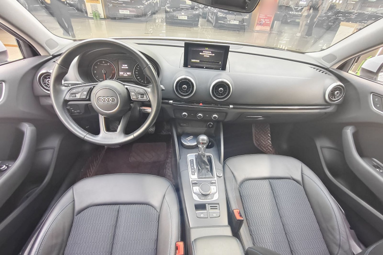 Audi A3 2019 car image #11