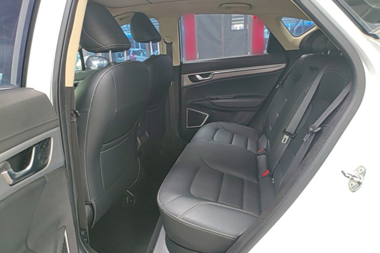 GEELY Emgrand GS 2018 car image #17