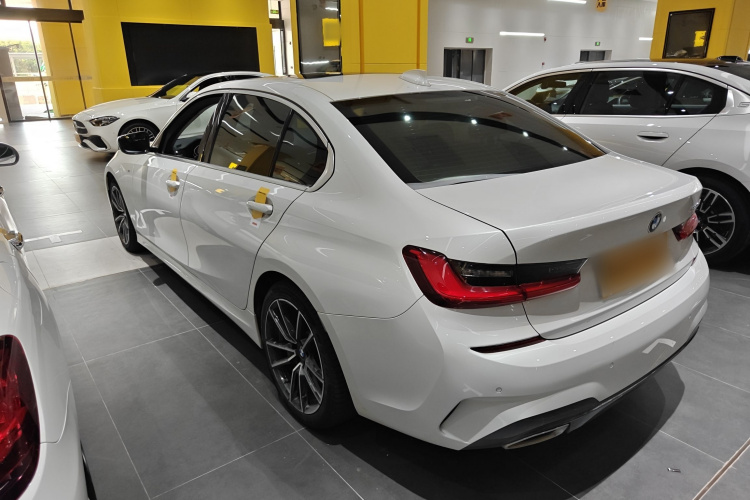 BMW 3 Series 2021 изображение автомобиля #9