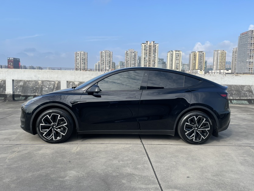Tesla Model Y 2024 #4 Tesla Model Y 2024 car image #4