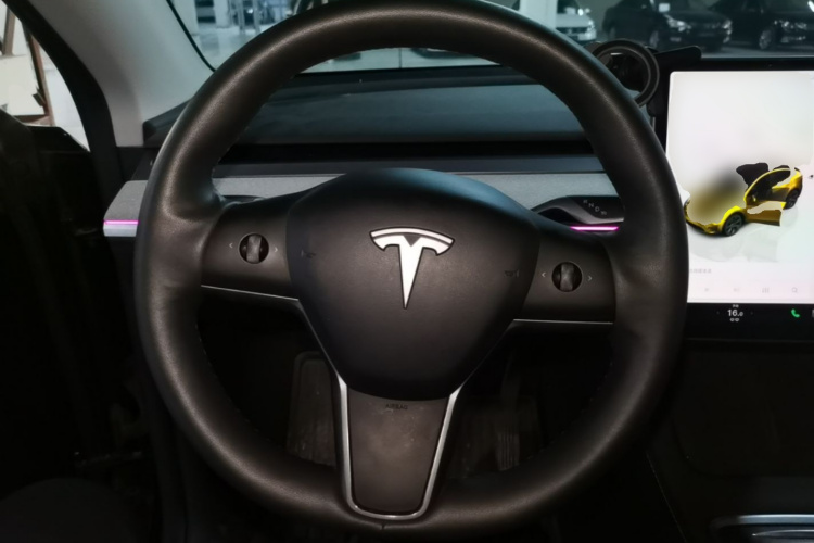 Tesla Model Y 2023 #11 Tesla Model Y 2023 car image #11