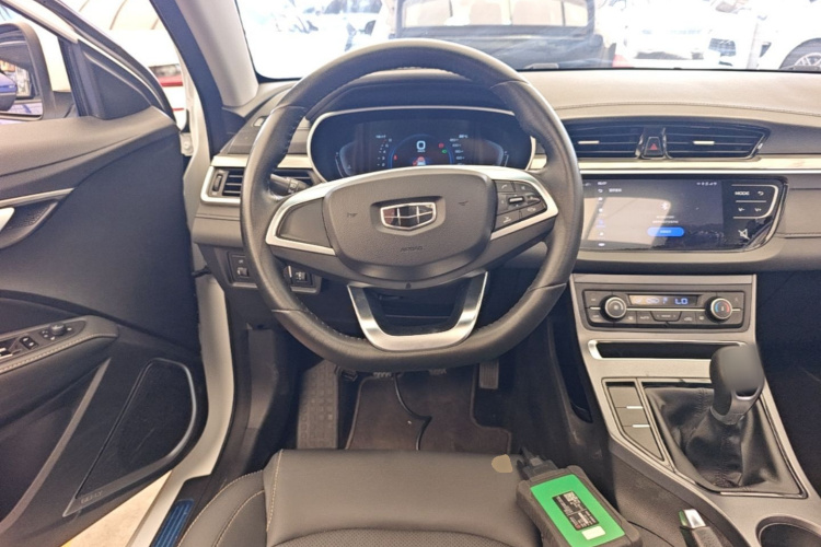 GEELY Emgrand 2019 #11 GEELY Emgrand 2019 car image #11